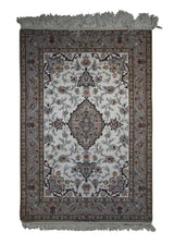 A27512 Persian Rug Isfahan Handmade Area Traditional 3'6'' x 5'5'' -4x5- Whites Beige Green Floral Design