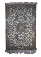 A27513 Persian Rug Isfahan Handmade Area Traditional 3'5'' x 5'5'' -3x5- Whites Beige Green Floral Design