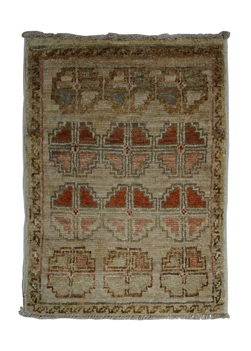 A28299 Oriental Rug Pakistani Handmade Area Transitional 1'4'' x 1'10'' -1x2- Whites Beige Geometric Design