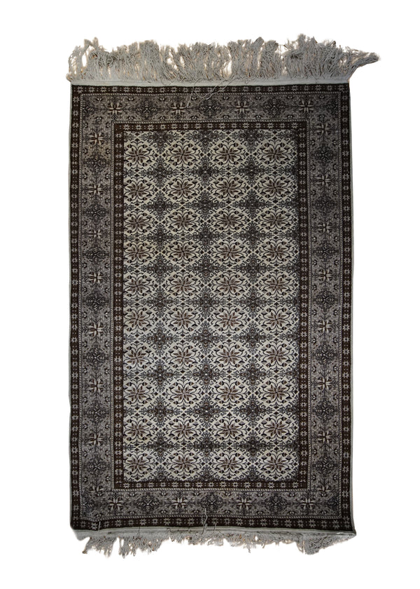 A33031 Oriental Rug Turkish Handmade Area Tribal 3'11'' x 5'9'' -4x6- Whites Beige Brown Geometric Design