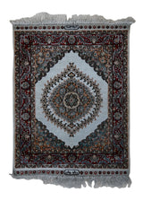Oriental Rug Turkish Handmade Area Traditional 1'4"x1'8" (1x2) Whites/Beige Red Open Open Field Design #A33008