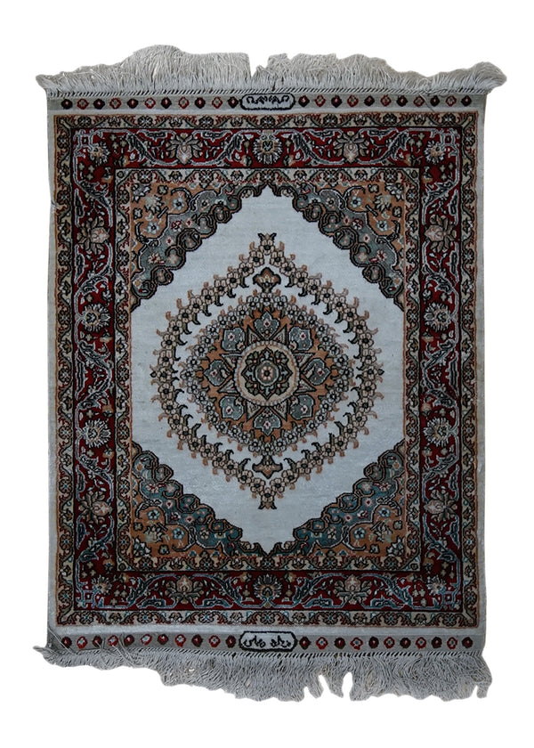 Oriental Rug Turkish Handmade Area Traditional 1'4"x1'8" (1x2) Whites/Beige Red Open Open Field Design #A33008