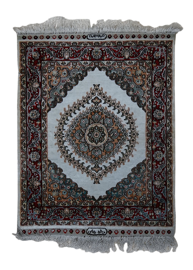 Oriental Rug Turkish Handmade Area Traditional 1'4"x1'8" (1x2) Whites/Beige Red Open Open Field Design #A33008
